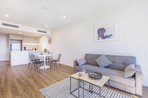 KOZYGURU SOUTH BRISBANE LUXURY RIVER VIEW 2 BED + FREE PARKING QSB038